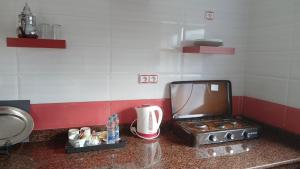 a kitchen counter with a toaster on a counter top at Mediterraneo House in Tangier
