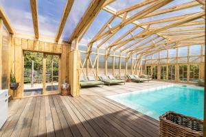 a house with a pool and a wooden ceiling at Hôtel Casanghjulina in Porto-Vecchio