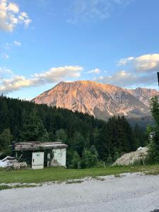 a mountain in the distance with a building in the foreground at Grimming Lodge Tauplitz II in Tauplitz