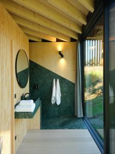 a bathroom with a sink and a mirror at Hutstuf Bertogne in Bertogne +39 photos