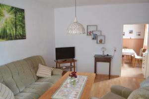 a living room with a couch and a table at Zum Zingelforst in Neudorf
