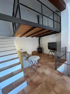 a living room with a couch and a table at Casa el Estanco in Barracas