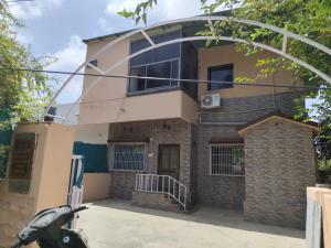 a house with a scooter parked in front of it at Patidar Villa Mount Abu in Mount Ābu +28 photos