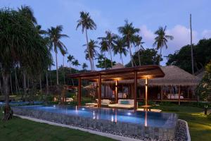a villa with a swimming pool in a resort at Haadtien Beach Resort in Ko Tao