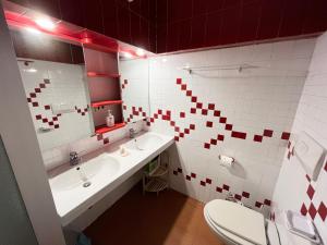 a bathroom with a sink and a tub and a toilet at Monterosa Paradise in Gressoney-la-Trinité +14 photos