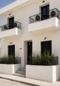 a house with white walls and balconies at Anoi Kefalonia in Argostoli