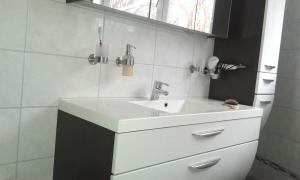 Koupelna v ubytování Topwohnung 45m2 oder weißes Zimmer 15 m2 - Nähe Grünberg