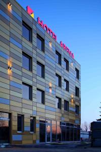 a building with a hotel sign on top of it at Hotel Arena Expo in Gdańsk