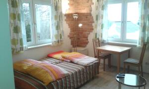 Postel nebo postele na pokoji v ubytování Topwohnung 45m2 oder weißes Zimmer 15 m2 - Nähe Grünberg