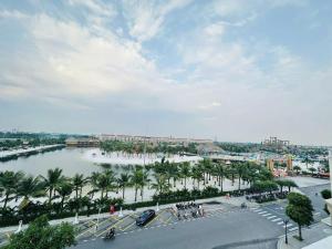 a view of a river with palm trees and a street at Ocean Homes cơ sở SH24 in Ðình Loan
