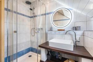 a bathroom with a sink and a shower at Ferienwohnung an der Bieke in Olsberg +25 photos
