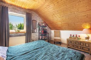 a bedroom with a bed and a window at Ferienwohnung an der Bieke in Olsberg