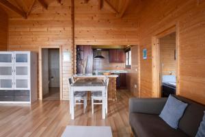a kitchen and living room of a log cabin at Moijama 12 in Los Llanos de Aridane