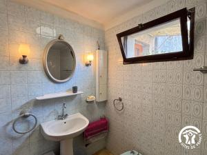 a bathroom with a sink and a mirror at La Chambre des Tours in Biran