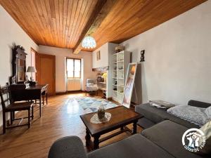 a living room with a couch and a table at La Chambre des Tours in Biran