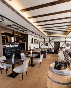 a restaurant with tables and chairs and a bar at Hotel Weinhaus Wiedemann in Ginsheim