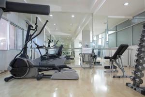 a gym with cardio equipment in a large room at Rangsit Apartment I in Ban Talat Rangsit