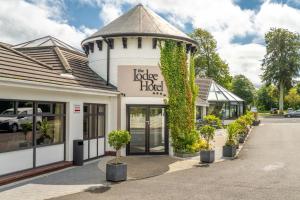 a store front with a ivy covered building at The Lodge Hotel in Coleraine