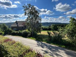 a road leading to an old house on a hill at Le Fournil d Andrimont in Stoumont