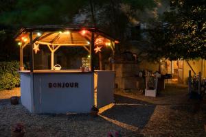a food stand with lights on top of it at Domaine de Montaut in Montaut-Ariège