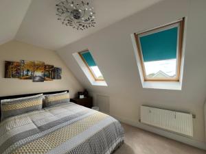 a bedroom with a bed and two windows at Modern Private Rooms in Chelmsford with Workspace & Free Parking in Chelmsford