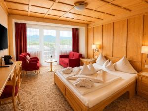 a bedroom with a large bed in a room at Hotel Latini in Zell am See