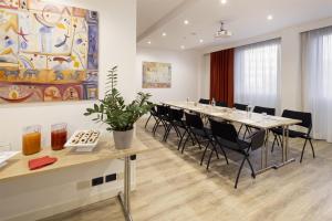a conference room with a long table and chairs at Best Western Park Hotel in Piacenza