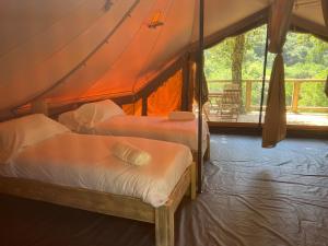 a room with two beds in a tent at Nova Forest Montseny in Montseny +42 photos