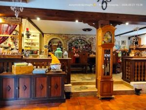 a shop with a store with a clock on the counter at MolinDeiMaghi in Fondo