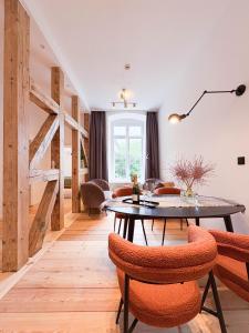 a living room with a table and chairs at Apartments am Alten Markt in Stralsund