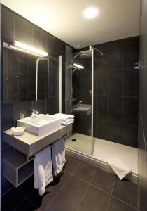 Koupelna v ubytování Logis Hotel - Restaurant - Spa - Le Relais de Farrou