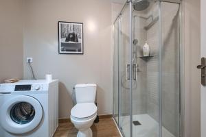 a bathroom with a toilet and a glass shower at Le Cocon de Cossé - Wifi - 300m Centre in Cossé-le-Vivien