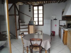 a kitchen with a table and chairs in a room at La Casa in Montagnac