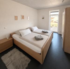a bedroom with a bed with two towels on it at Hollender Hof in Bongard
