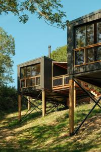 a house on wooden posts in the grass at Bon Air Club in Saint-Léonard-des-Bois