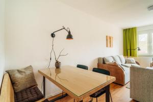 a living room with a table and a couch at Bodeapartment 3 in Elend