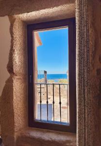 a window with a view of the ocean at Teresa Caeiro in Oia