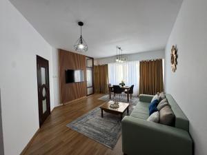 a living room with a couch and a table at Dream City Center in Piteşti