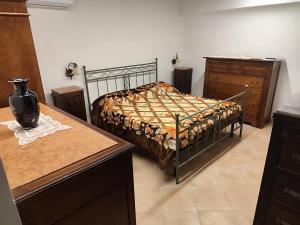 a bedroom with a bed and a dresser at La Scienza Nuova in Vatolla