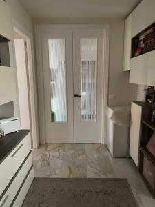 a white door in a room with a kitchen at A casa mia in Gaeta