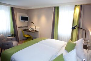 Postel nebo postele na pokoji v ubytování Hotel-Restaurant Arneggers Adler