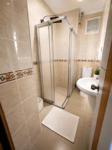a bathroom with a shower and a toilet at OTEL MOLA BALIKESiR in Balıkesir