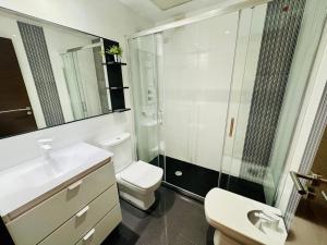 a bathroom with a toilet and a sink and a shower at Teatro de Caesar Augusta in Zaragoza +8 photos