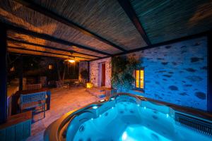 a jacuzzi tub in the middle of a patio at Ultava Houses in Datca