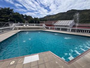 a large pool of blue water with a fountain at Hotel La Popa Honda Tolima in Honda