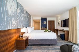 Postel nebo postele na pokoji v ubytování B Ocean Resort Fort Lauderdale Beach