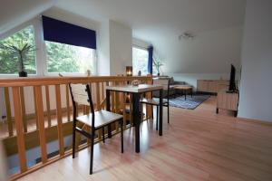 a living room with a table and some chairs at Ferienwohnung Hagge Quickborn bei Hamburg in Quickborn