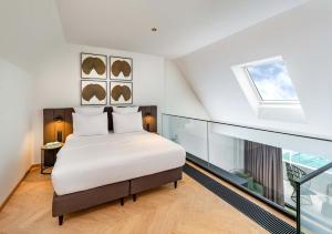 a bedroom with a bed and a glass wall at Hotel Maximilian’s in Augsburg +96 photos
