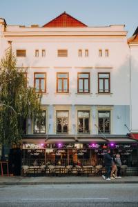 a large white building with a restaurant in front of it at Ferienwohnungen am Holstentor in Lübeck