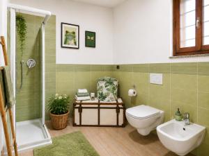 a bathroom with a toilet and a sink and a shower at Lilly House Perfect stopover near Lake Como Switzerland and Milan in Fino Mornasco +14 photos
